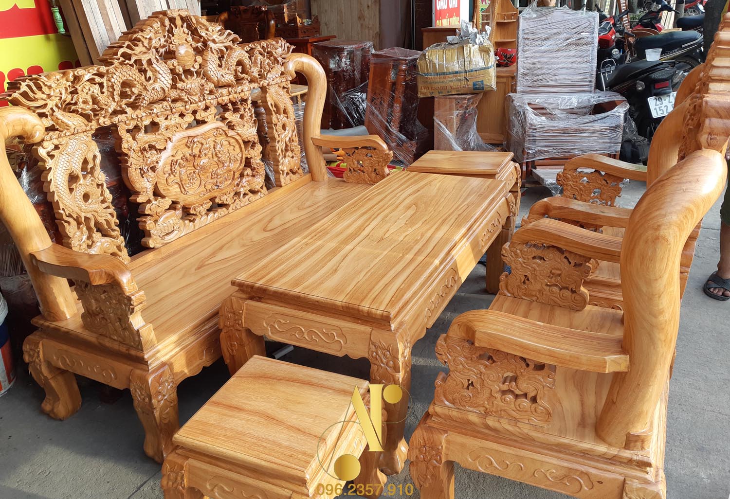 Sỉ và lẻ bộ bàn ghế salon gỗ chạm hình rồng màu vàng | SLG04